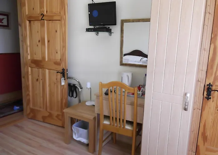 Ashley Lodge Bed & Breakfast 4* Рослэр